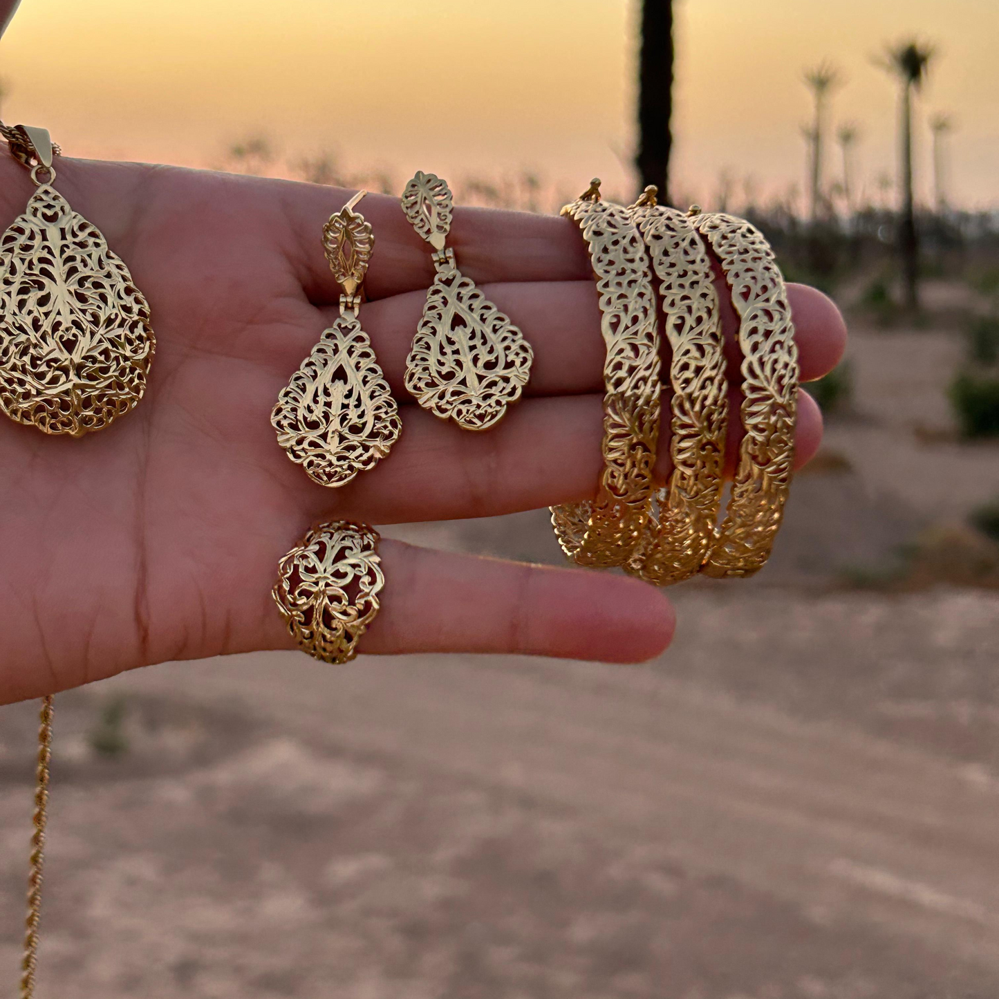 طقم اللوزة